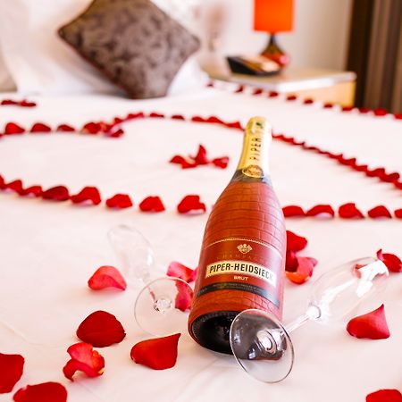 Hotel The Boma Nairobi Exterior foto A bottle of champagne and rose petals on a bed