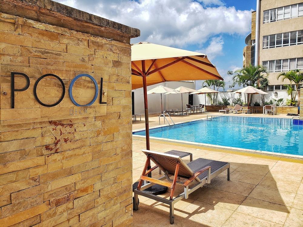 Hotel The Boma Nairobi Exterior foto The pool at the hotel